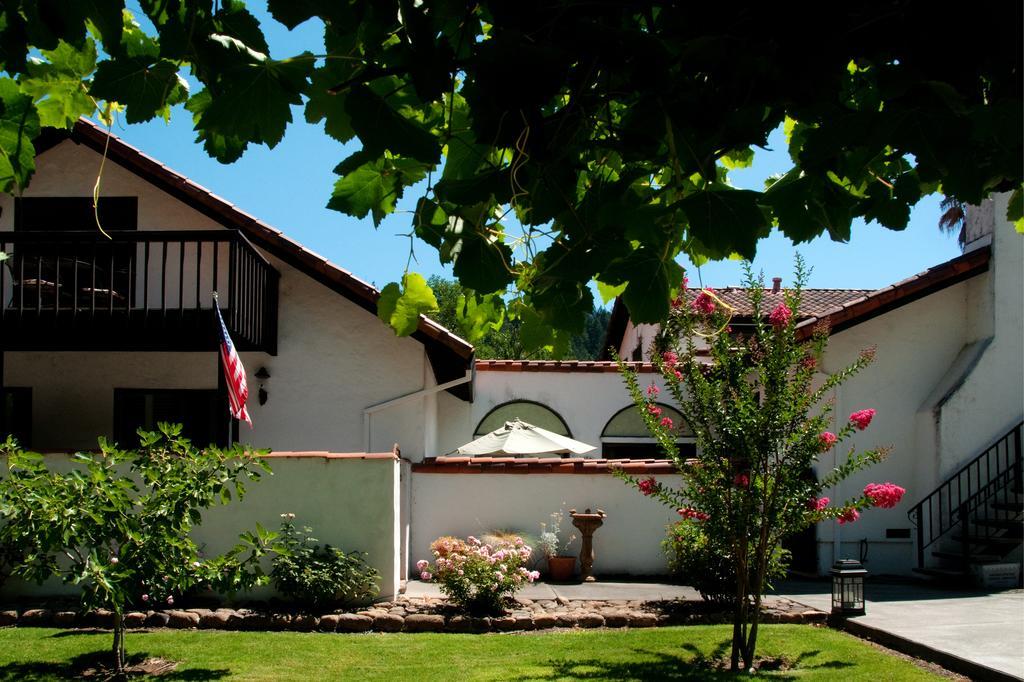 Spanish Villa Inn St. Helena Kültér fotó